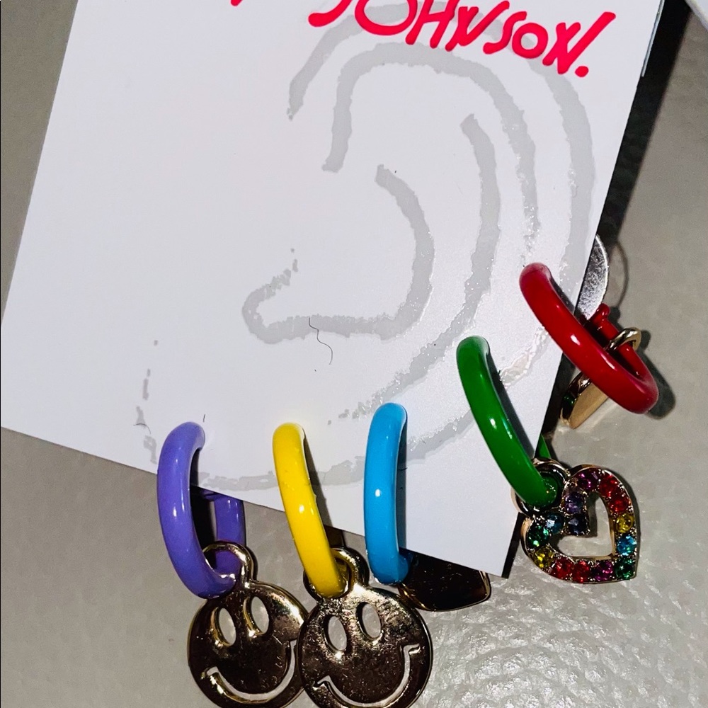 Betsey 🌈 Smiley Huggie Rainbow 🌈 Hoop Earrings - Picture 7 of 8